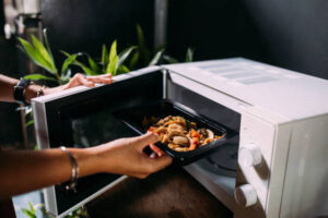 How Many Amps Does a Microwave Oven Use