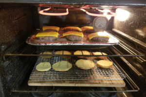How to Broil Hamburgers in the Oven